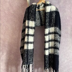 aerie navy/white plaid fringed shawl / wide scarf